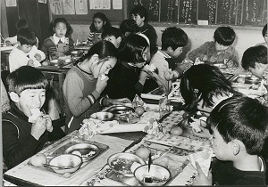 楽しい給食（大沢小学校）