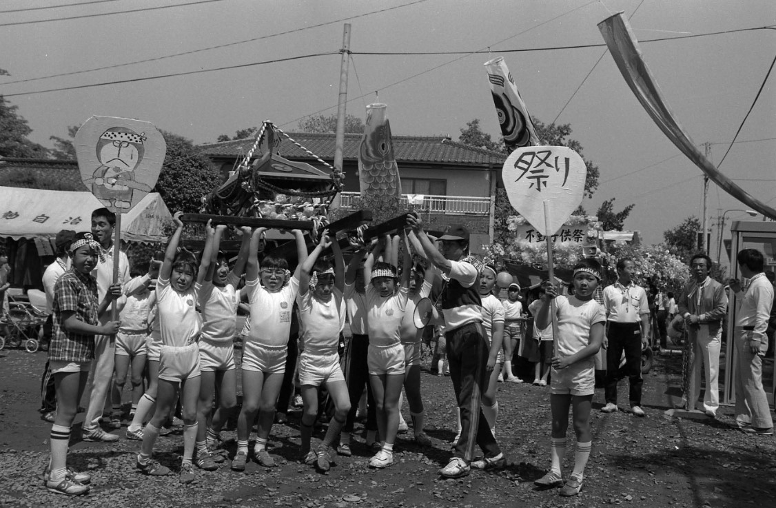 こいのぼり下でお祭り不動こども会